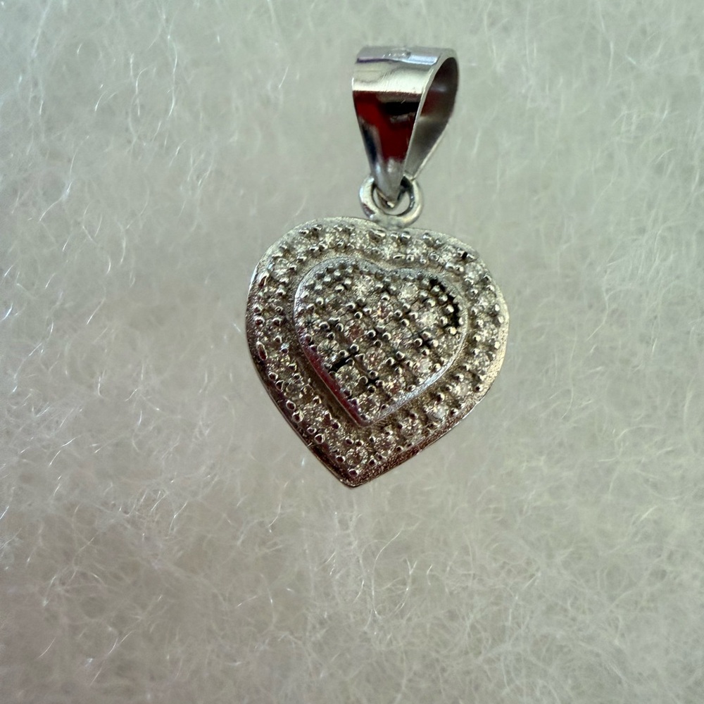 Moissanite heart pendant